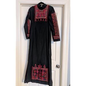 Woman's Vintage Long Embroidered Thobe Dress